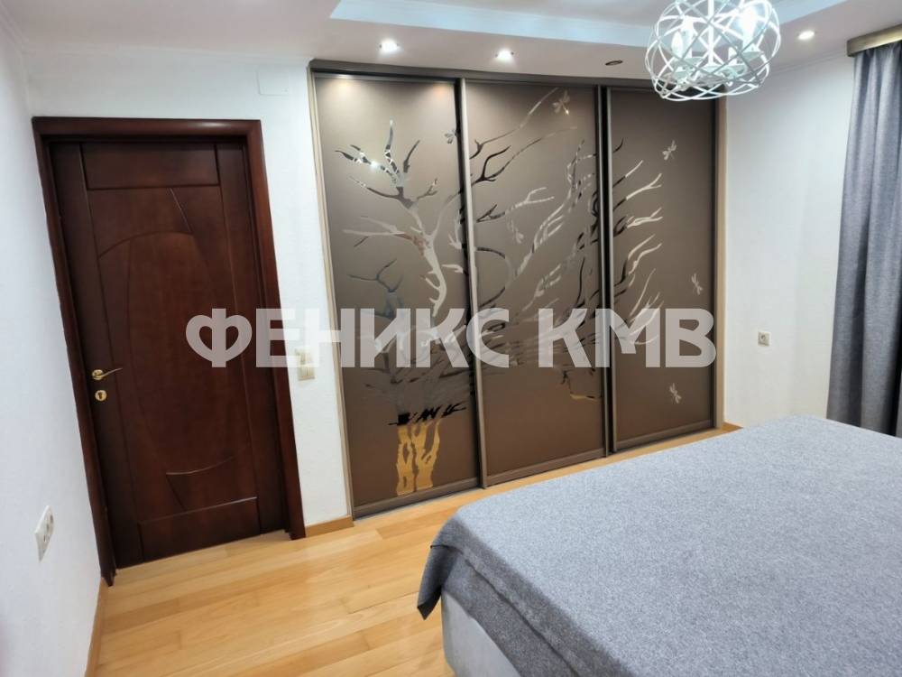 photo_5343693663261297192_y