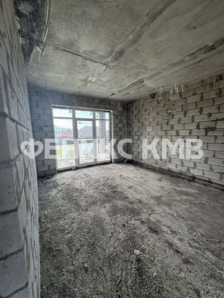 photo_5397995918332129587_y