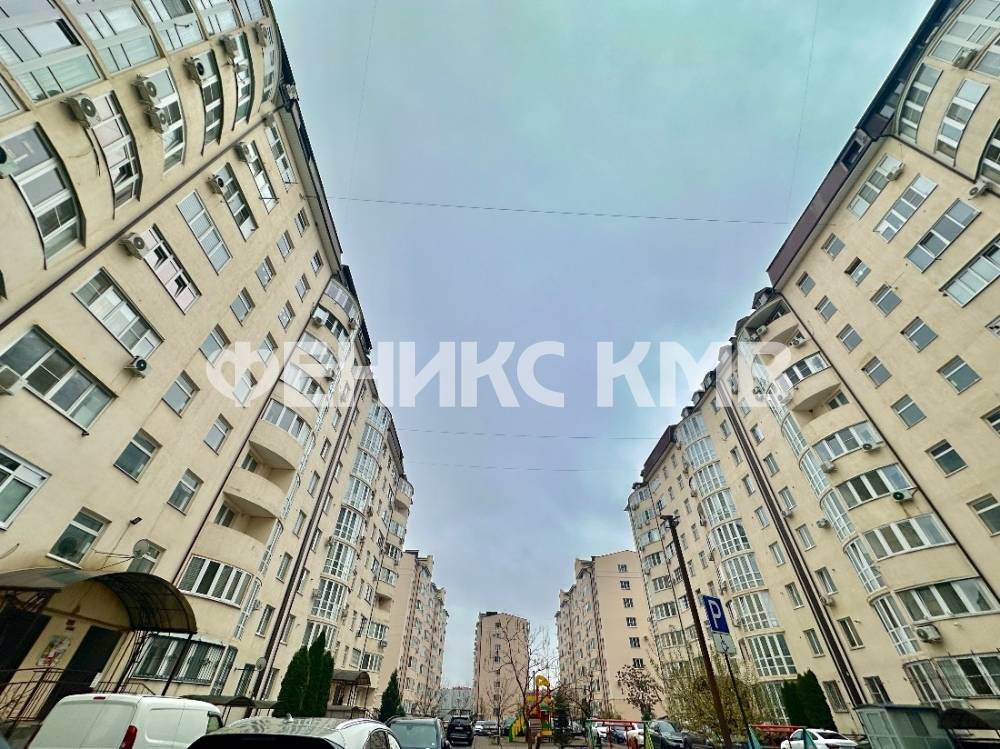 Закрытая территория дома