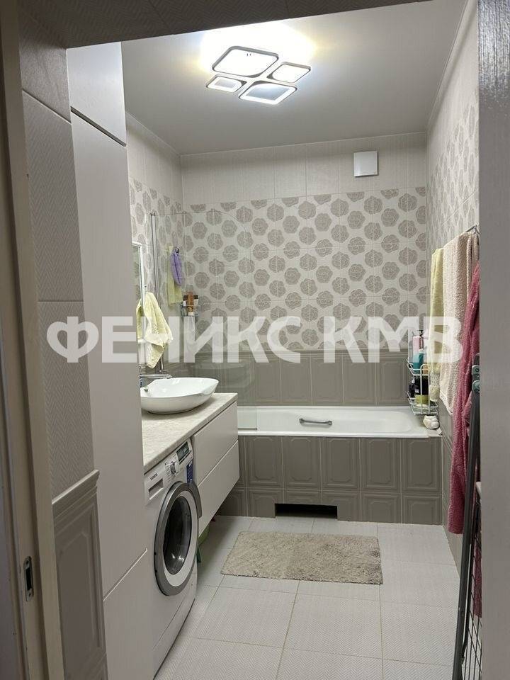 photo_5208548351174367534_y