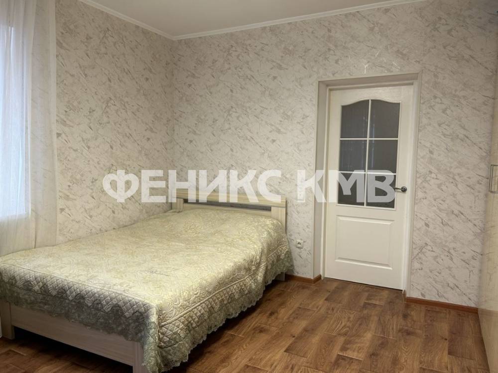 photo_5208548351174367528_y