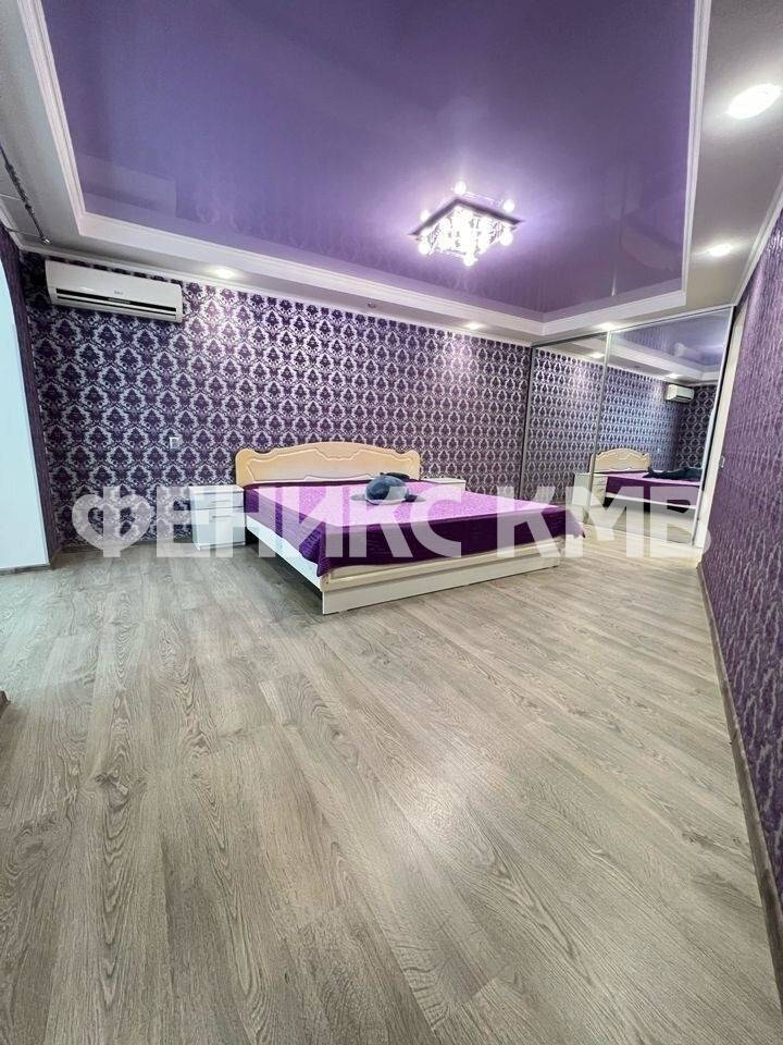 photo_5318912191589637398_y