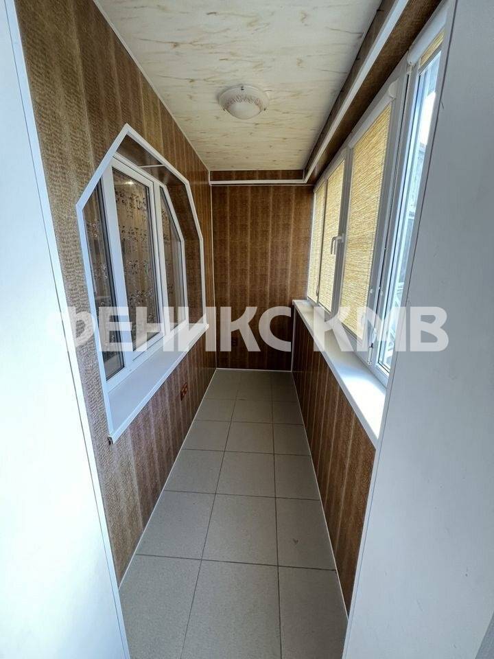 photo_5318912191589637416_y