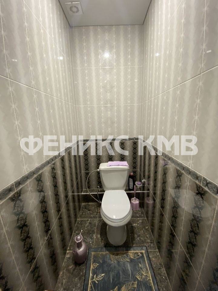 photo_5461084963526007705_y