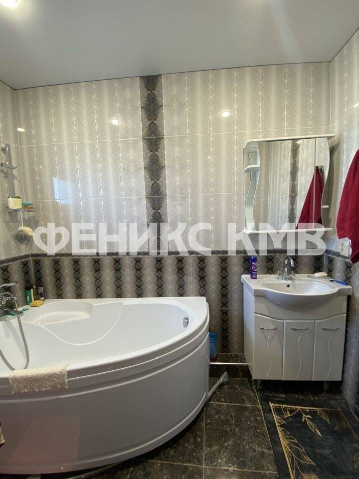 photo_5461084963526007695_y