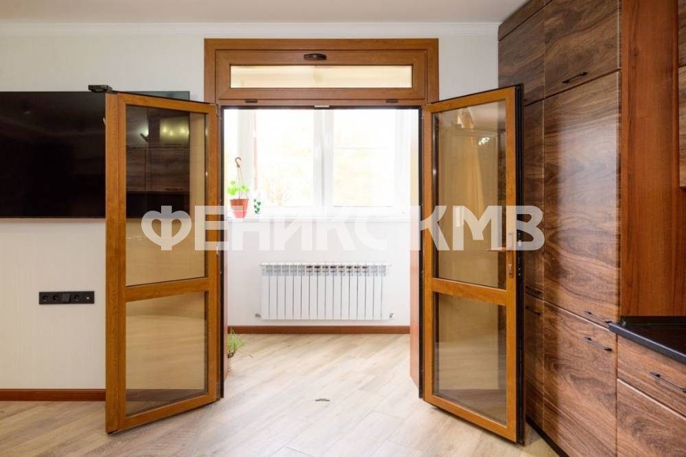 photo_5337203005604355048_y