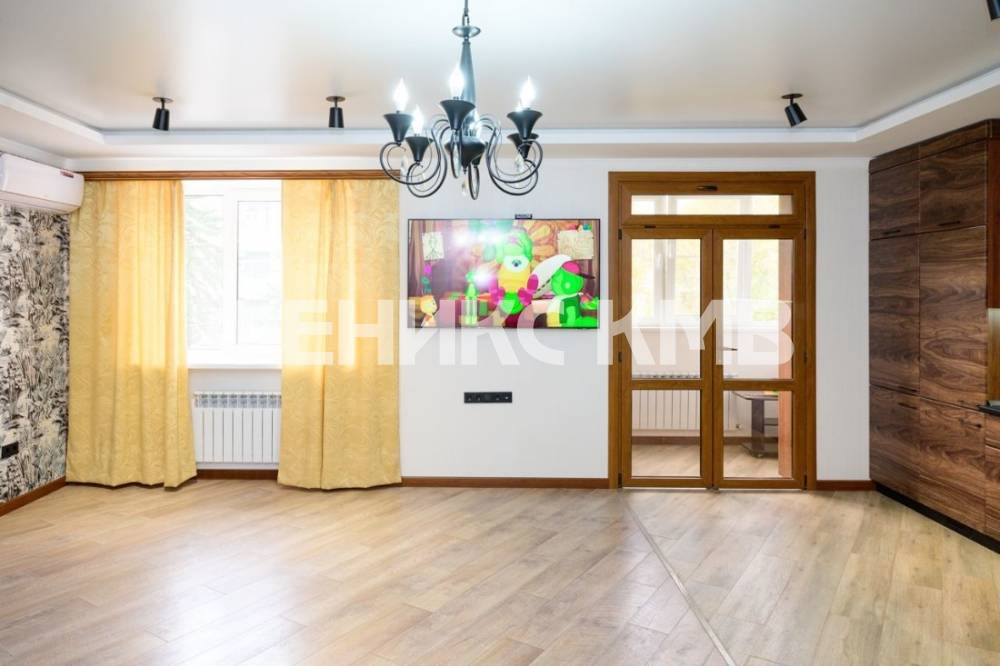 photo_5337203005604355051_y