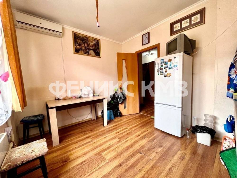 photo_5472284962628692410_y