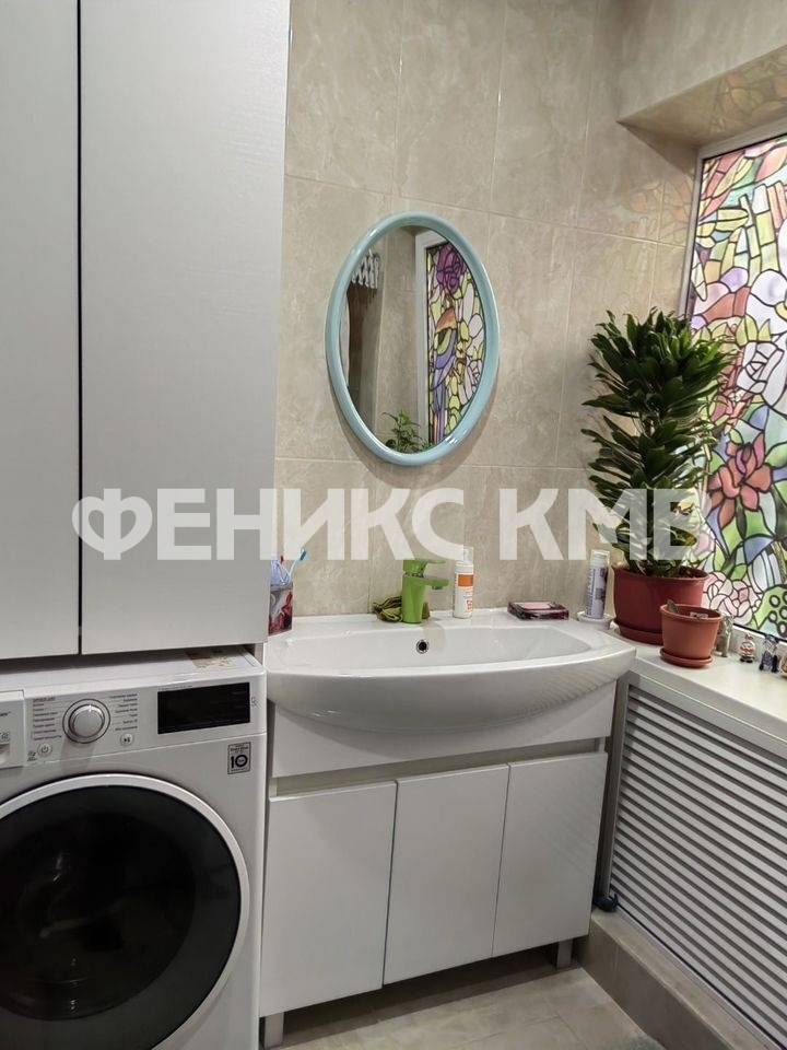 photo_5381938998412438260_y