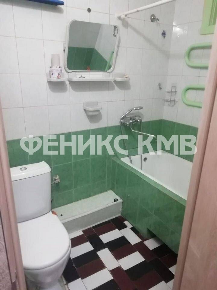 photo_5470075811840257313_y