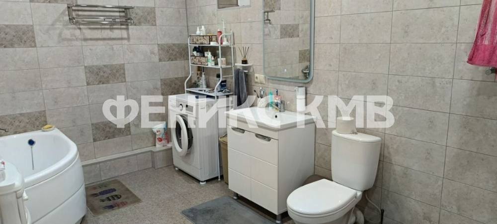 photo_5246903753452419733_y