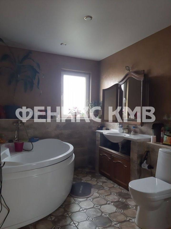 photo_5246903753452419754_y